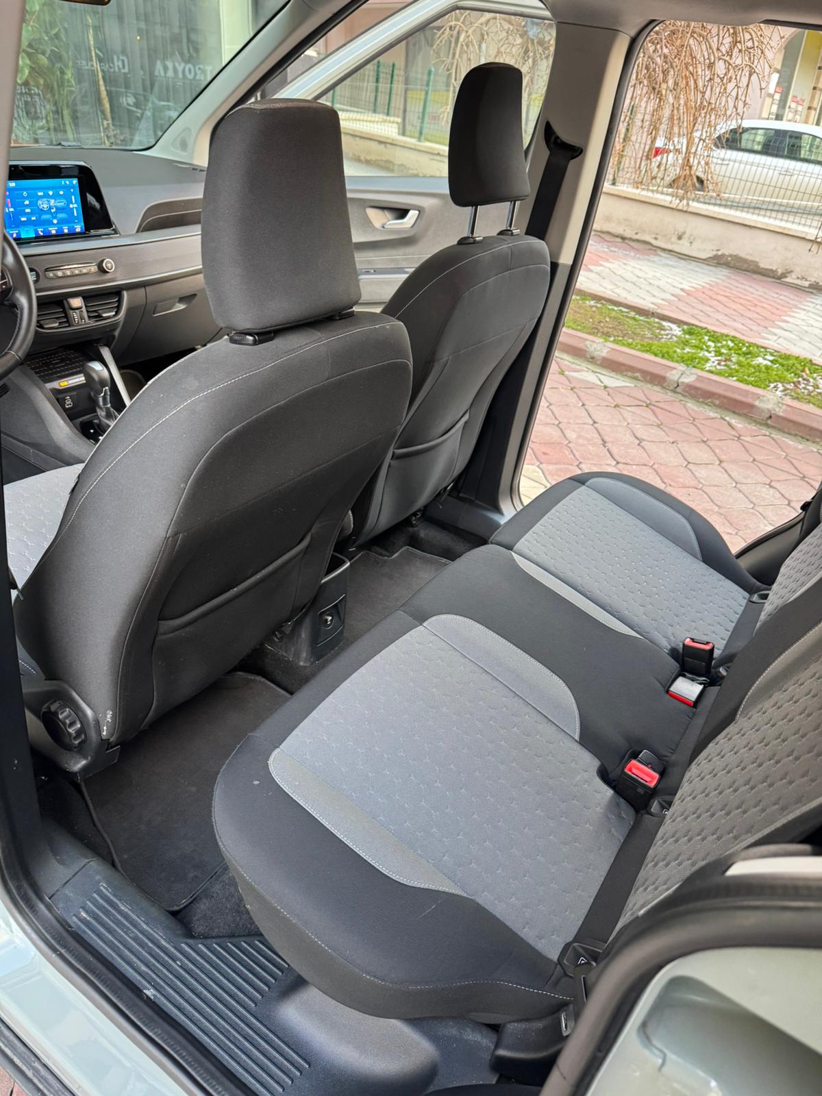 FORD  COURİER BENZİNLİ OTOMATİK - ANKARA ARAÇ KİRALAMA